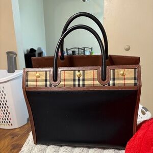Burberry purse